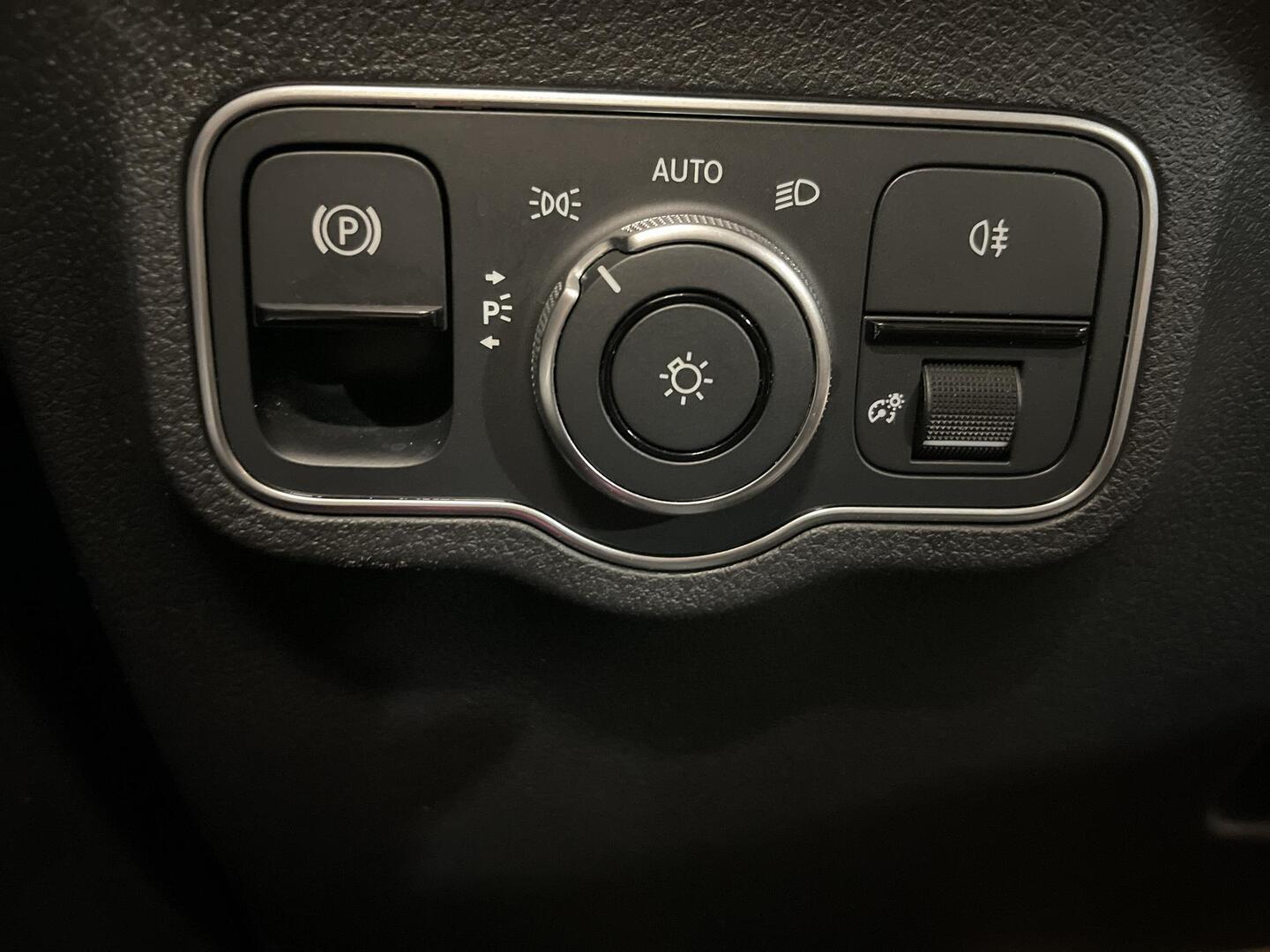 MERCEDES-BENZ EQB 2022