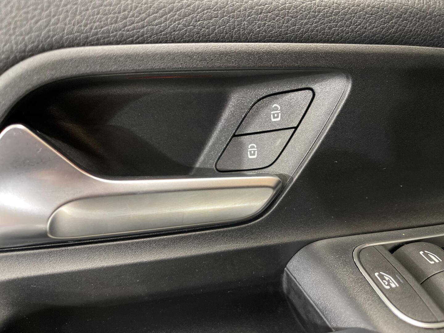 MERCEDES-BENZ EQB 2022