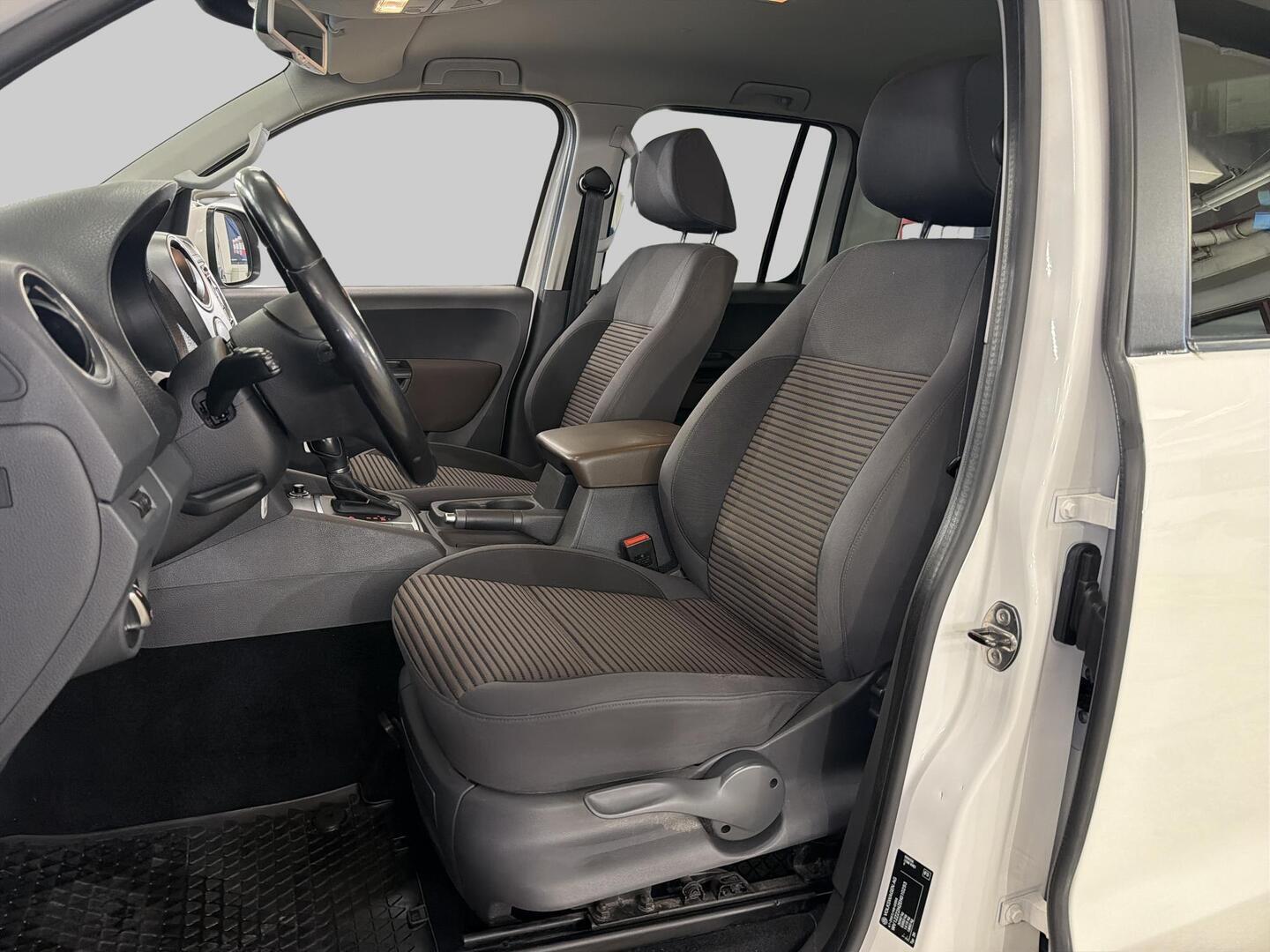 VOLKSWAGEN Amarok 2014