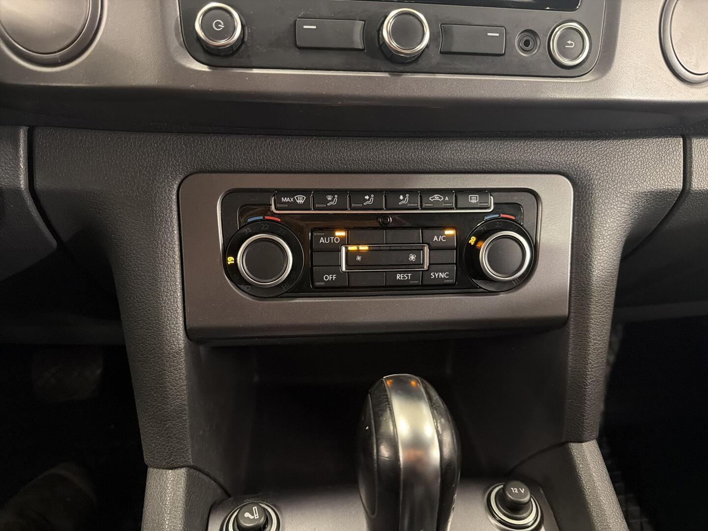 VOLKSWAGEN Amarok 2014