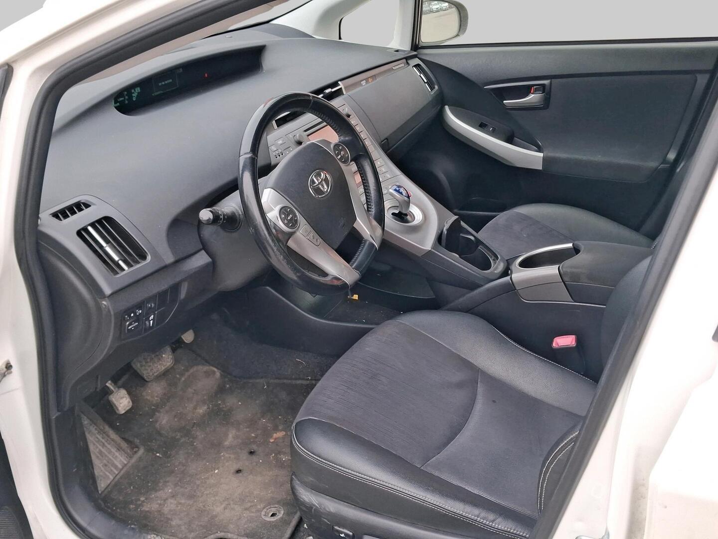 TOYOTA Prius Plug-in 2012