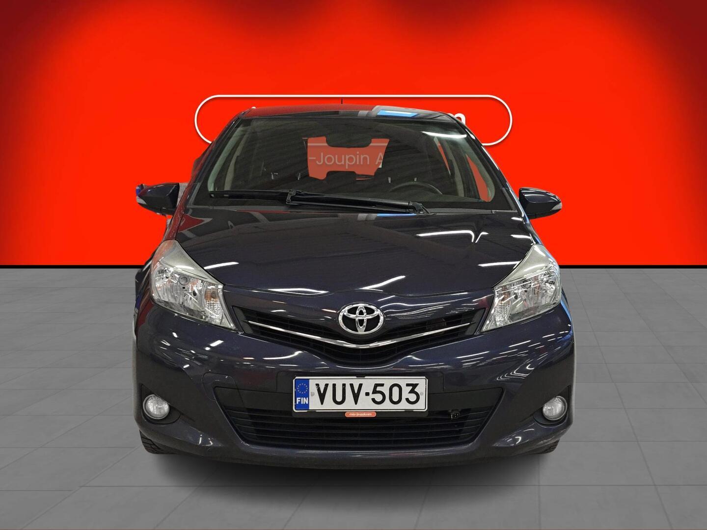 TOYOTA Yaris 2012