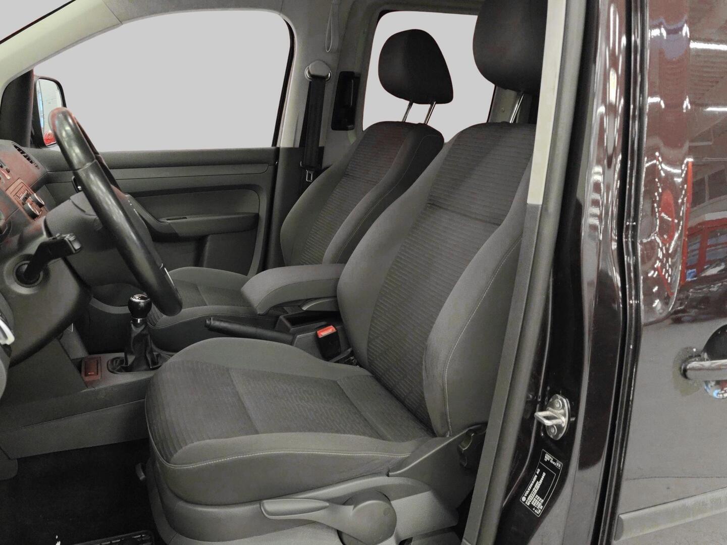 VOLKSWAGEN Caddy Maxi 2011