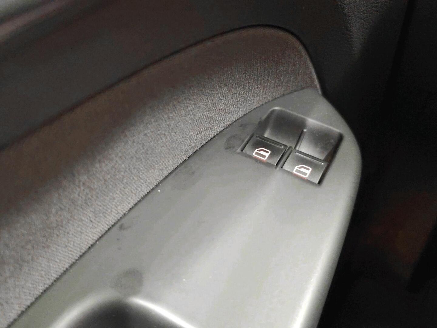 VOLKSWAGEN Caddy Maxi 2011