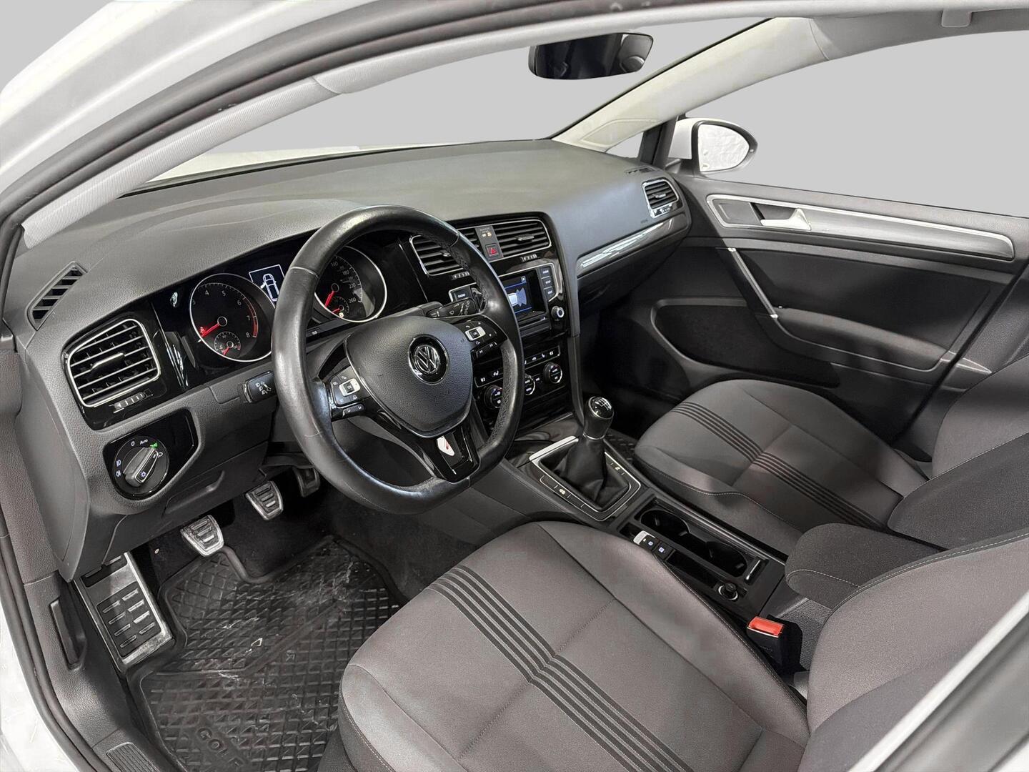 VOLKSWAGEN Golf 2016