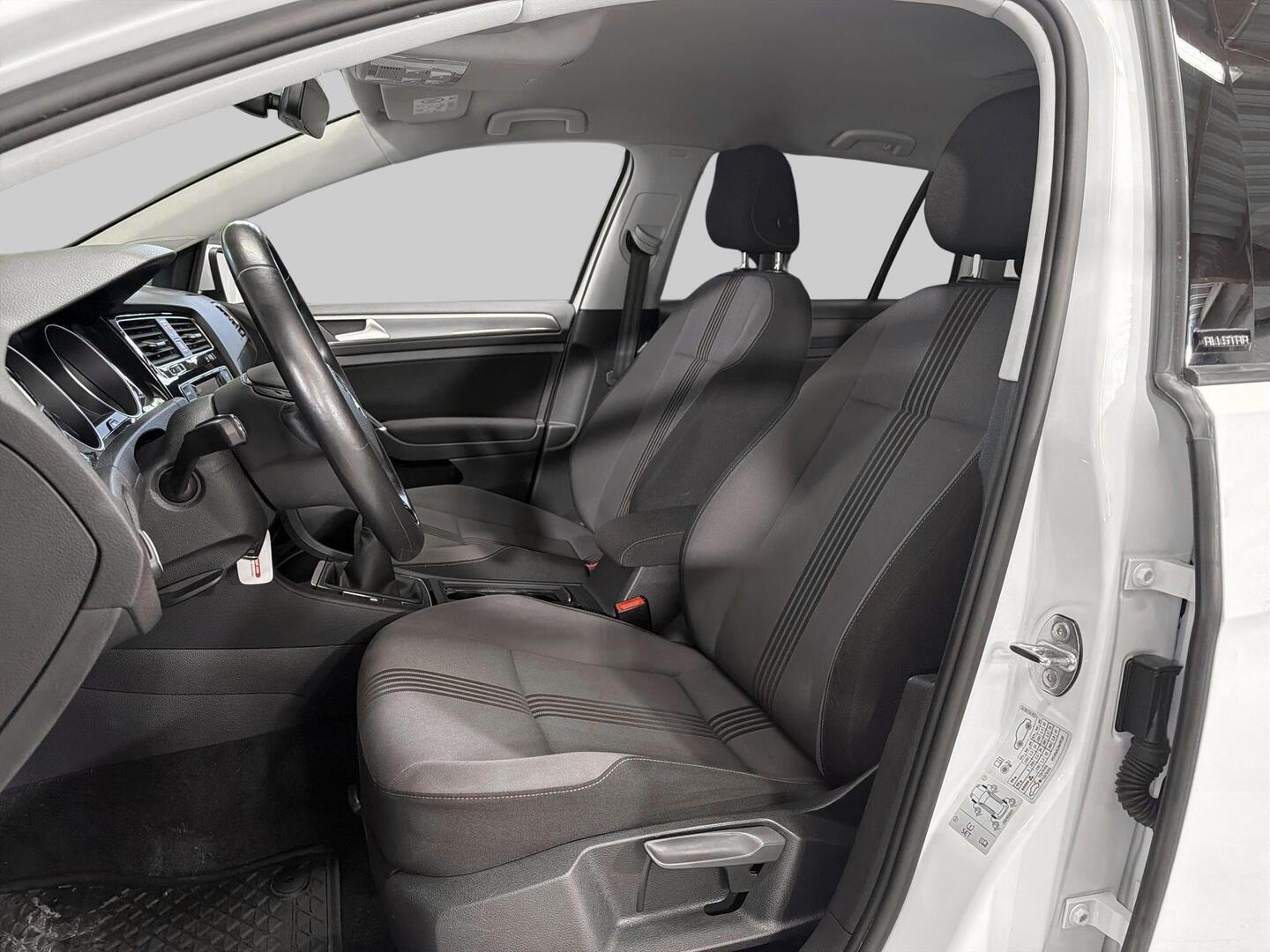 VOLKSWAGEN Golf 2016