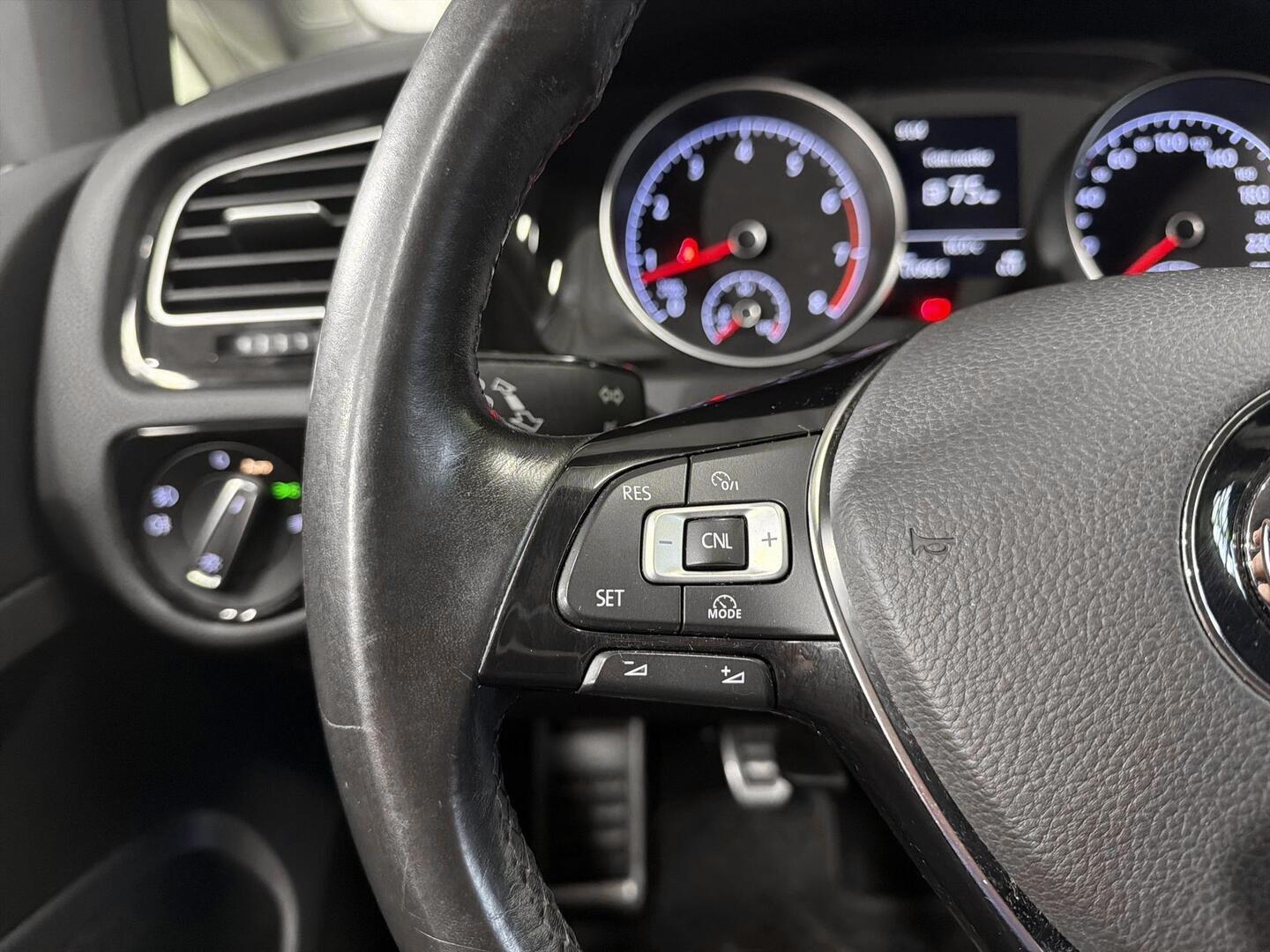 VOLKSWAGEN Golf 2016
