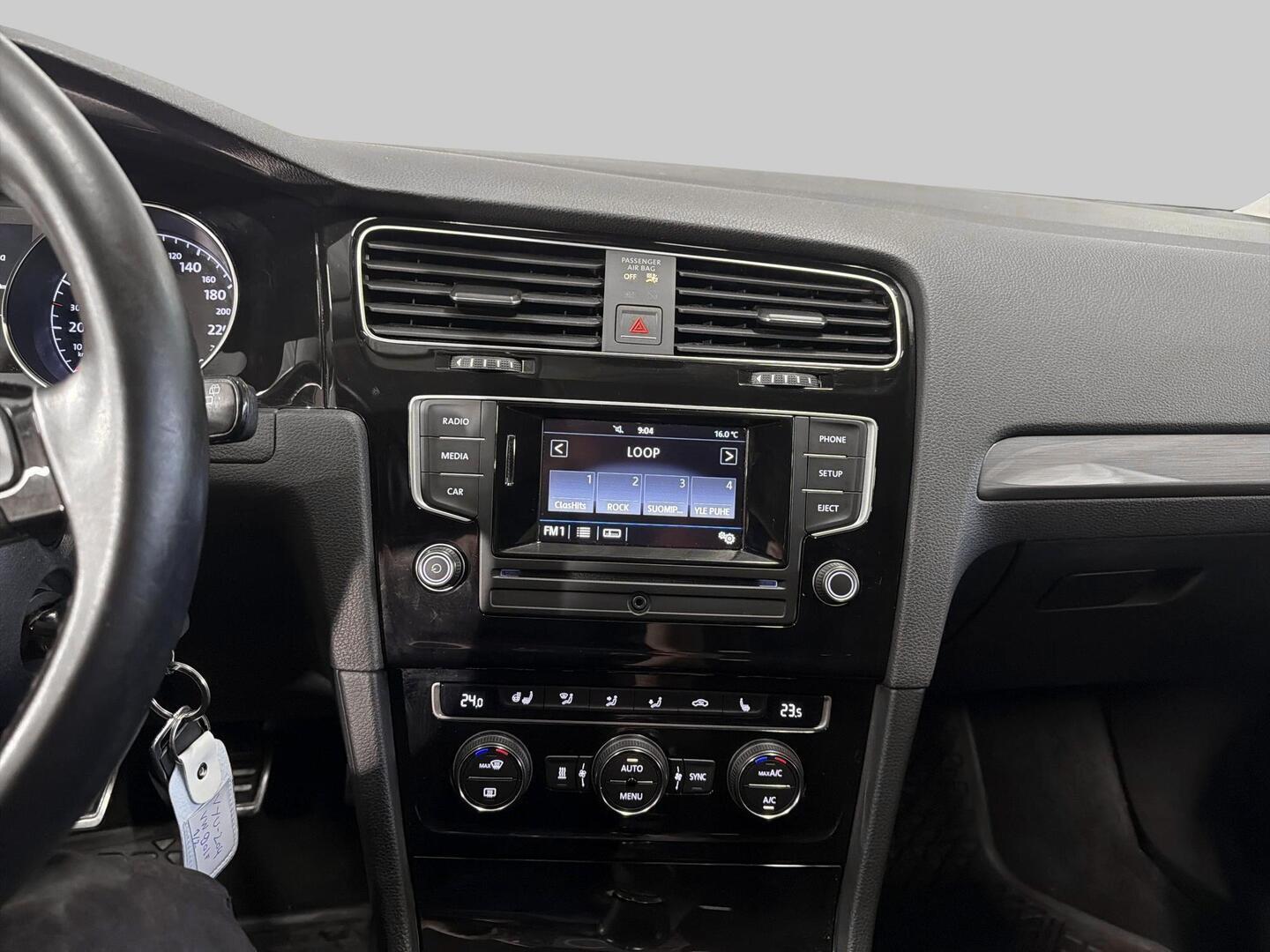 VOLKSWAGEN Golf 2016