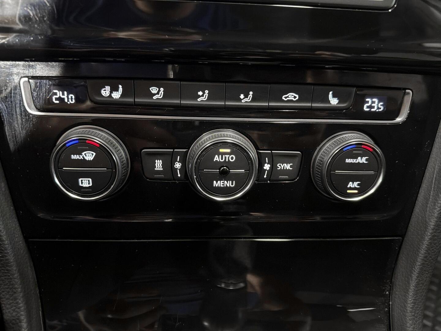 VOLKSWAGEN Golf 2016