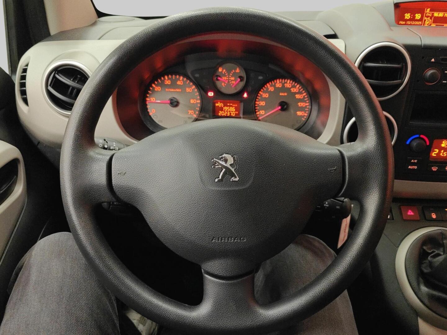 PEUGEOT Partner 2016
