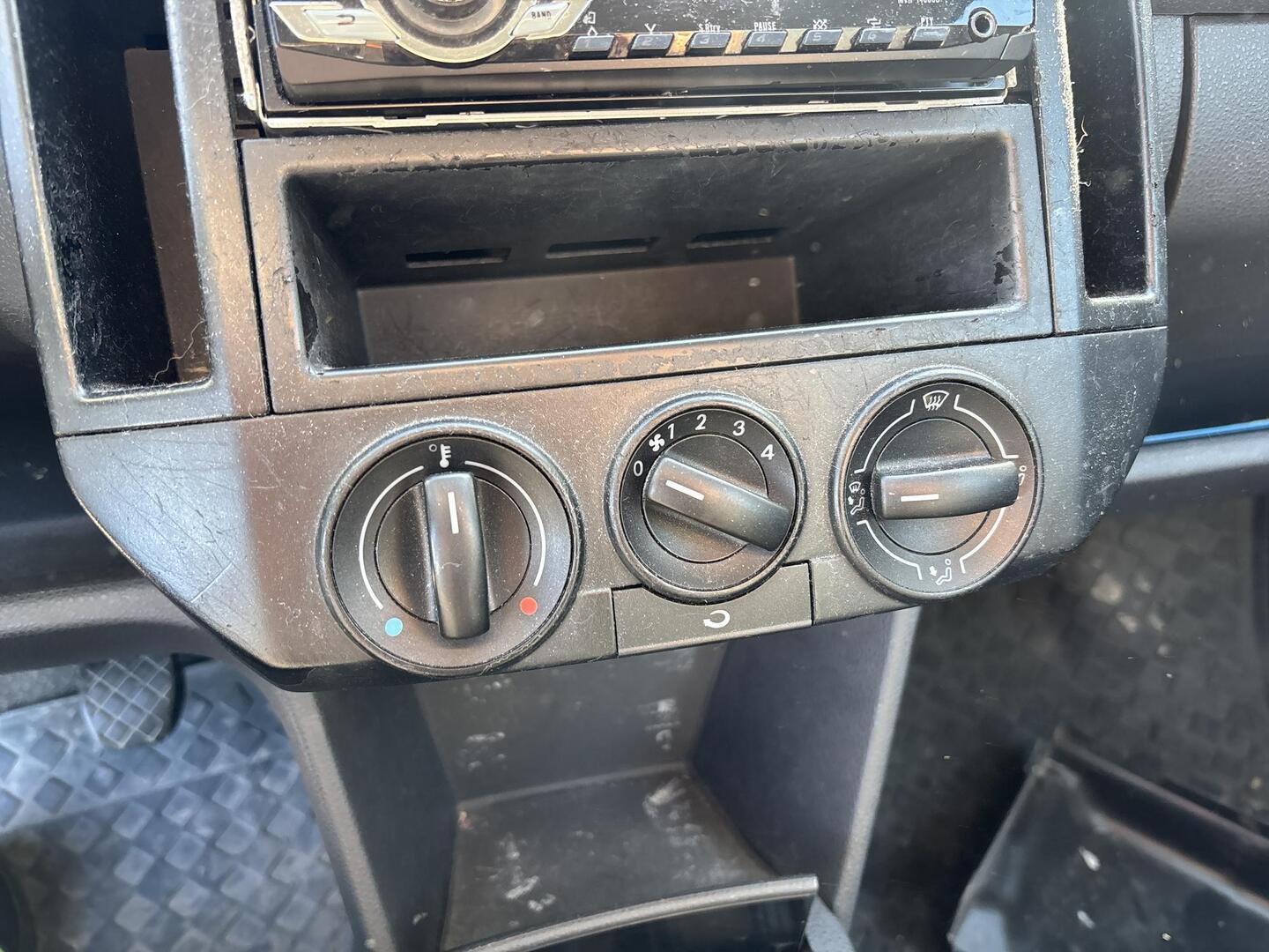 VOLKSWAGEN Polo 2002