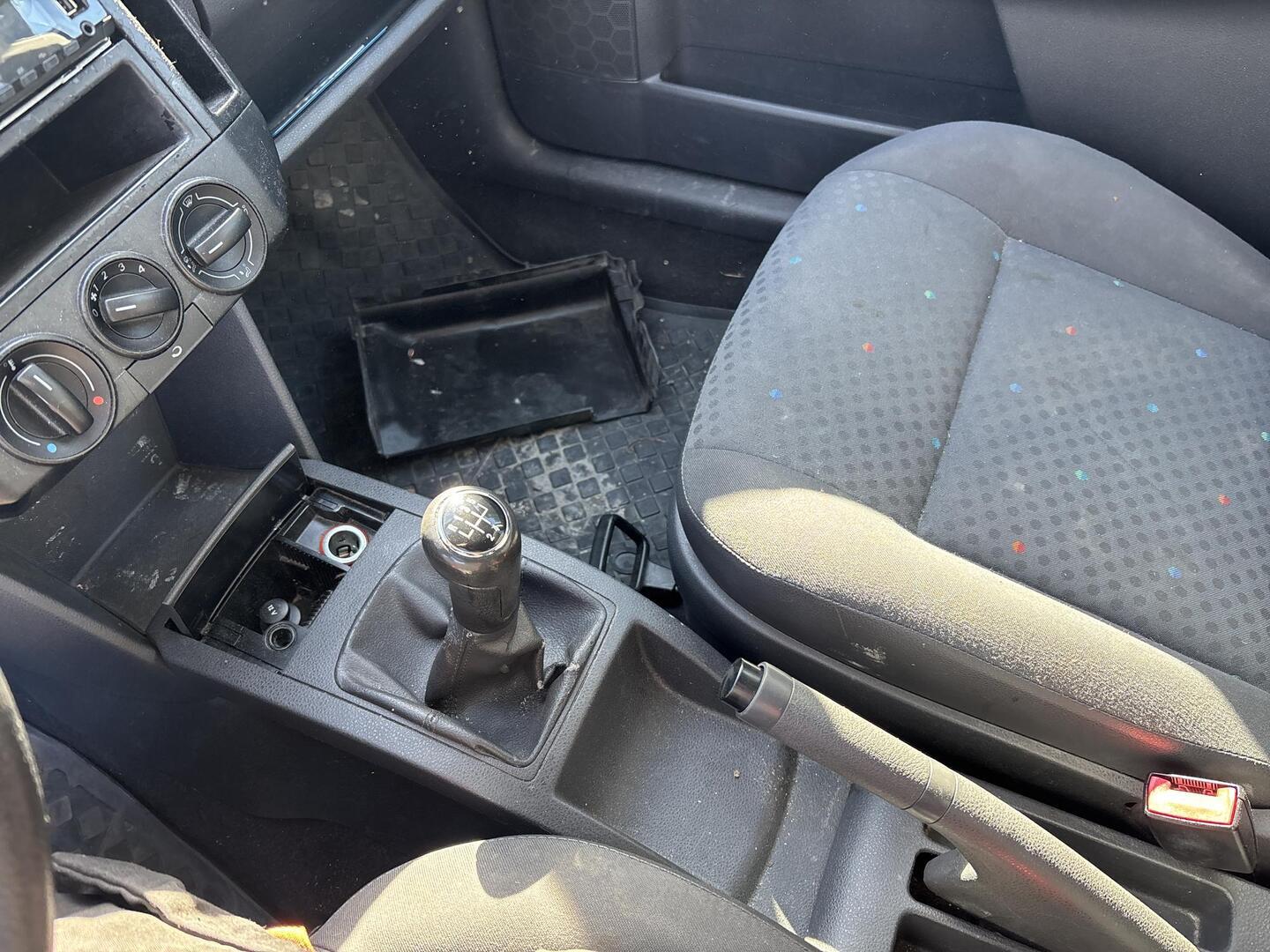 VOLKSWAGEN Polo 2002