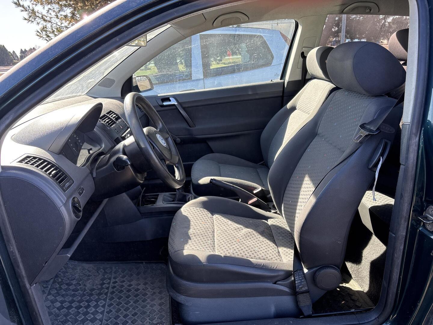 VOLKSWAGEN Polo 2002