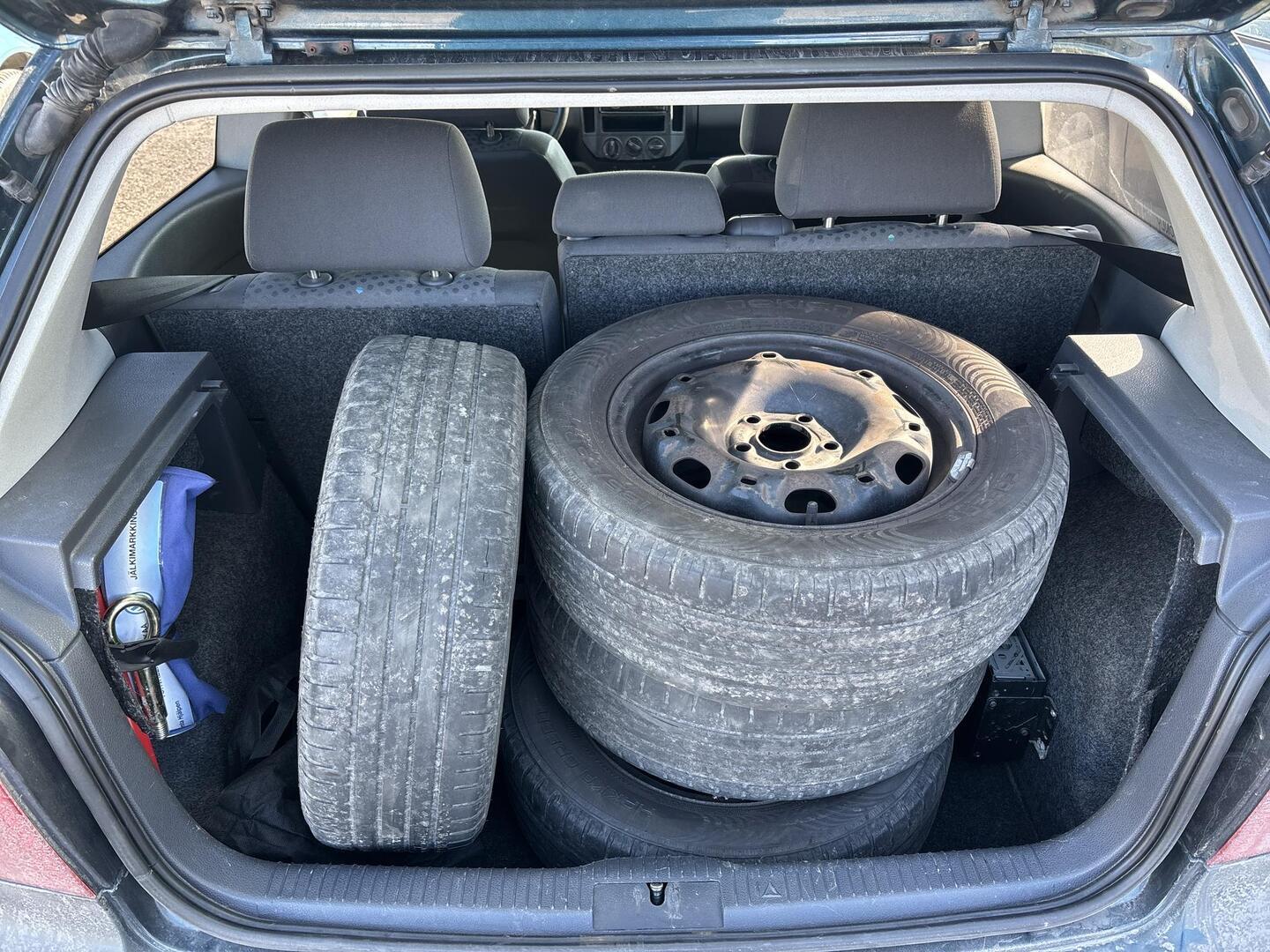 VOLKSWAGEN Polo 2002