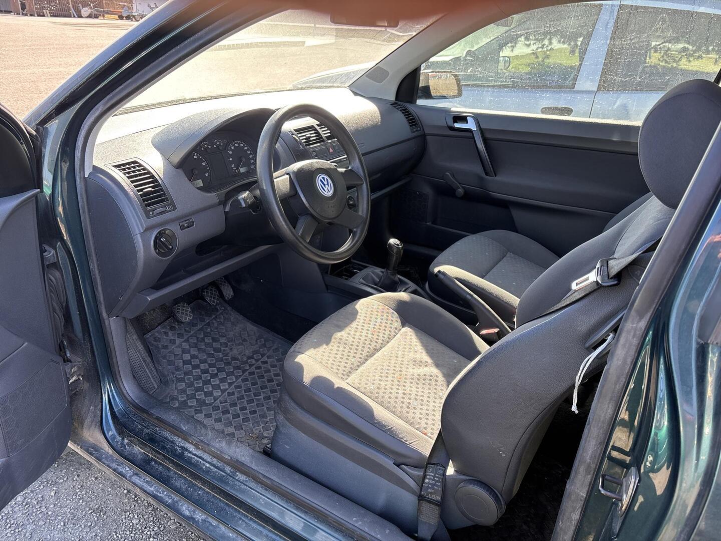 VOLKSWAGEN Polo 2002