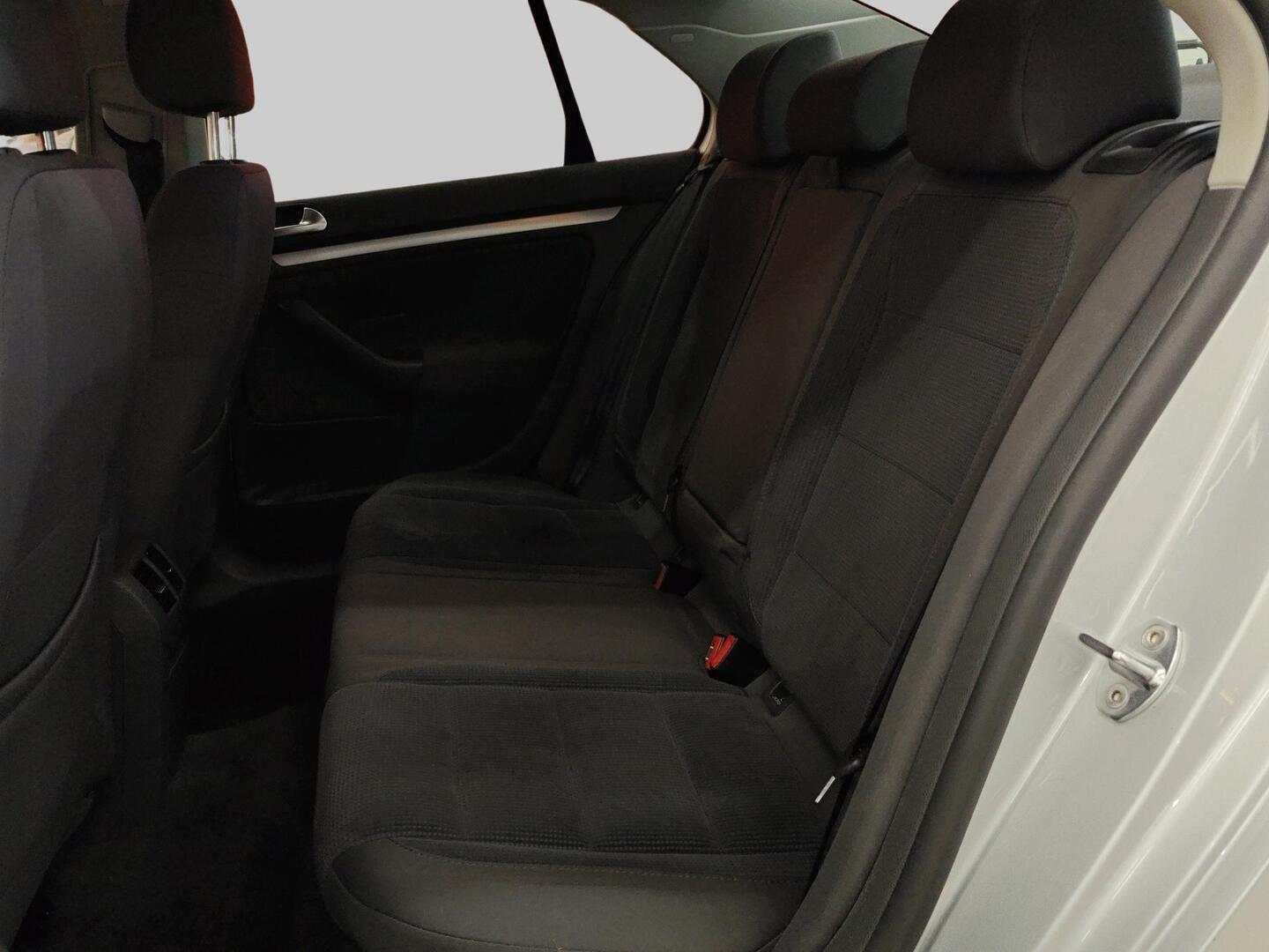 VOLKSWAGEN Jetta 2006