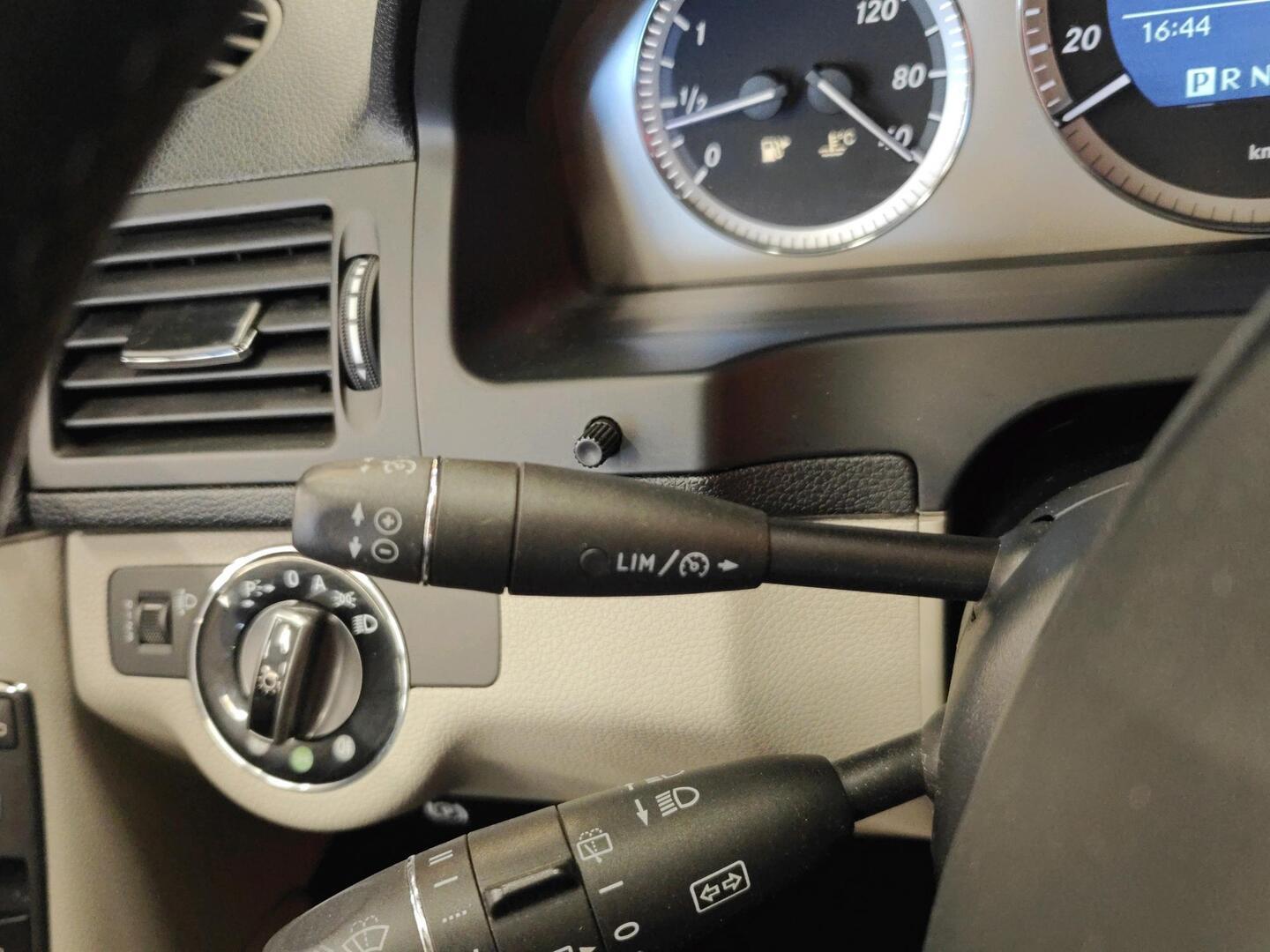 MERCEDES-BENZ C 2009