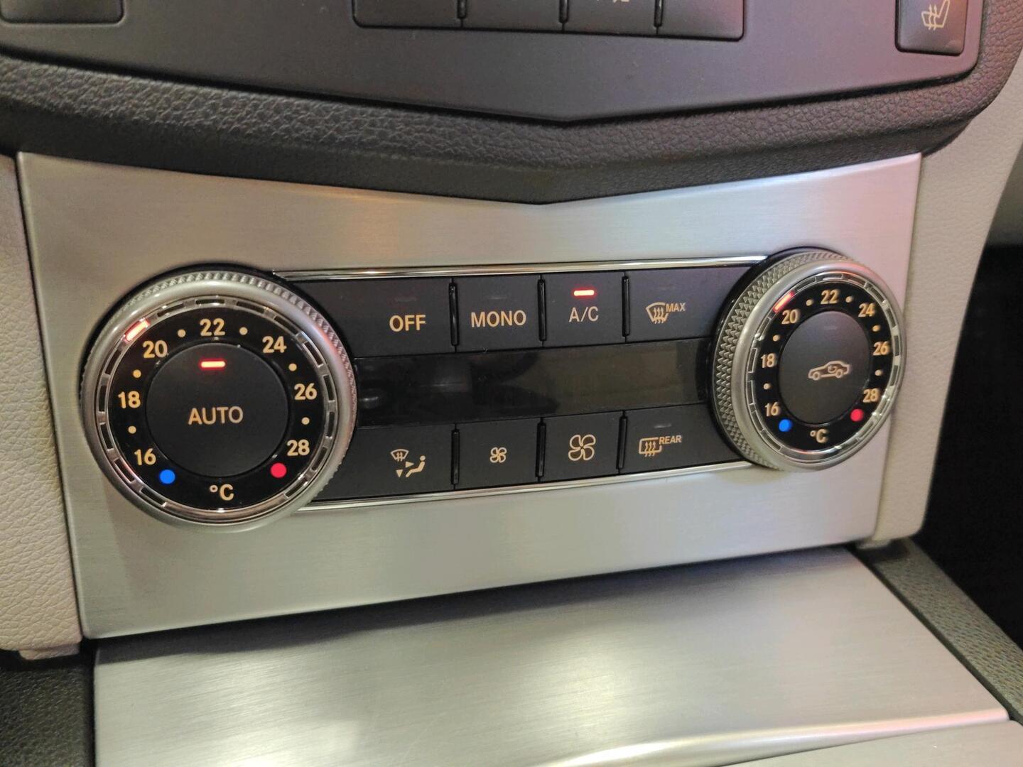 MERCEDES-BENZ C 2009