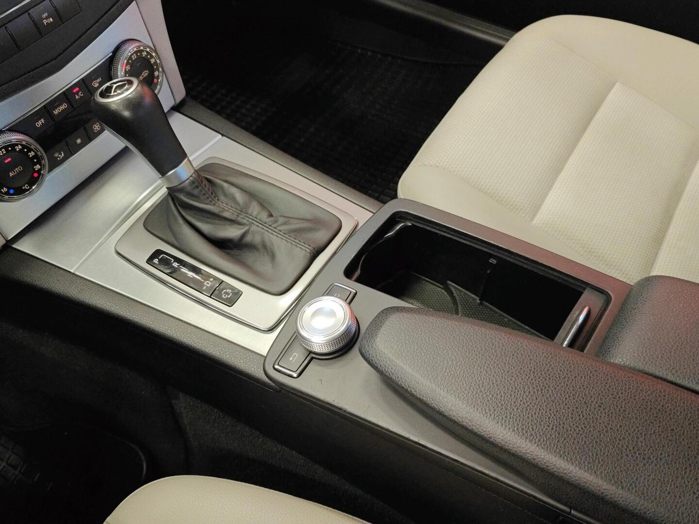 MERCEDES-BENZ C 2009