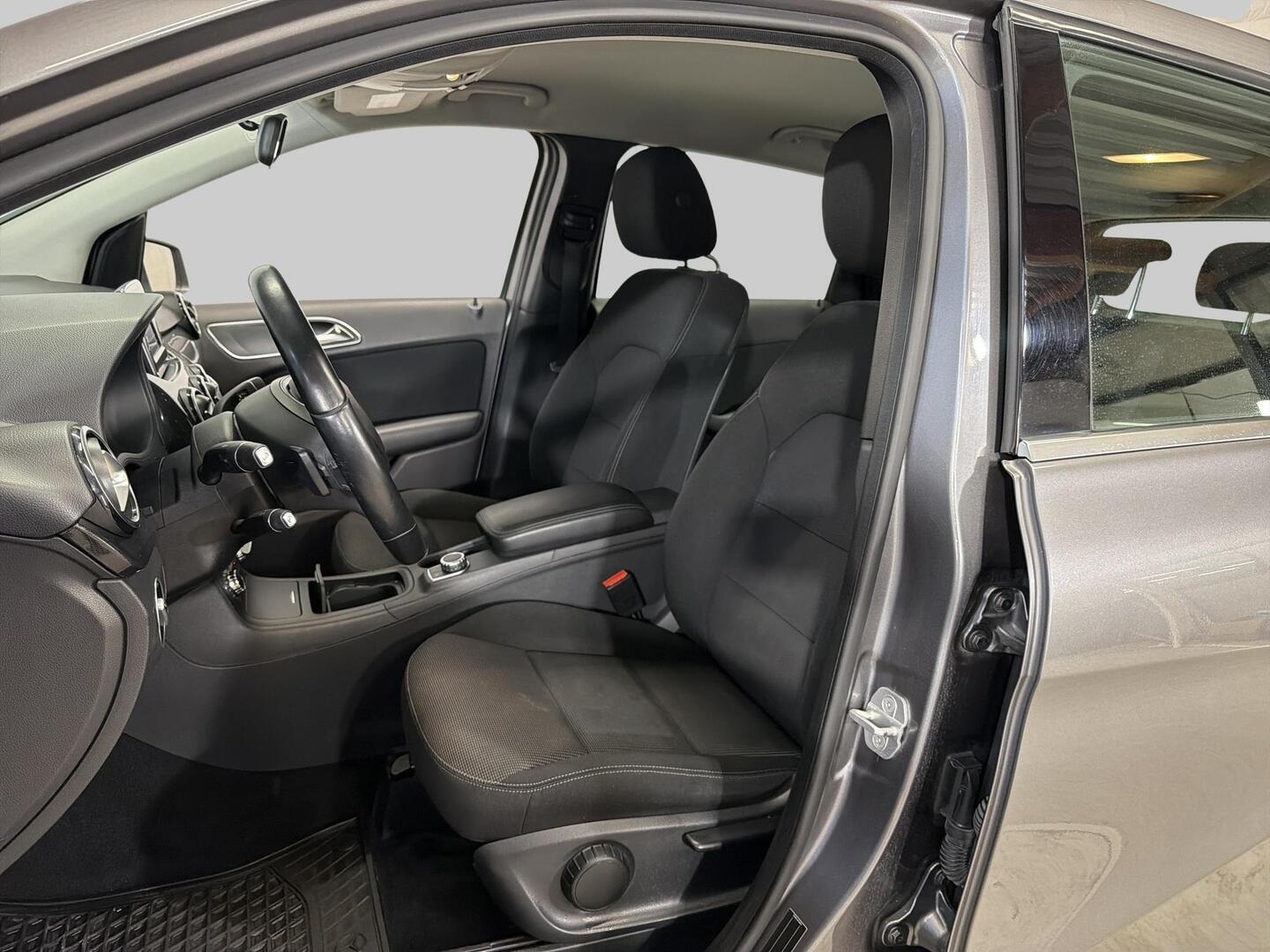 MERCEDES-BENZ B 2013