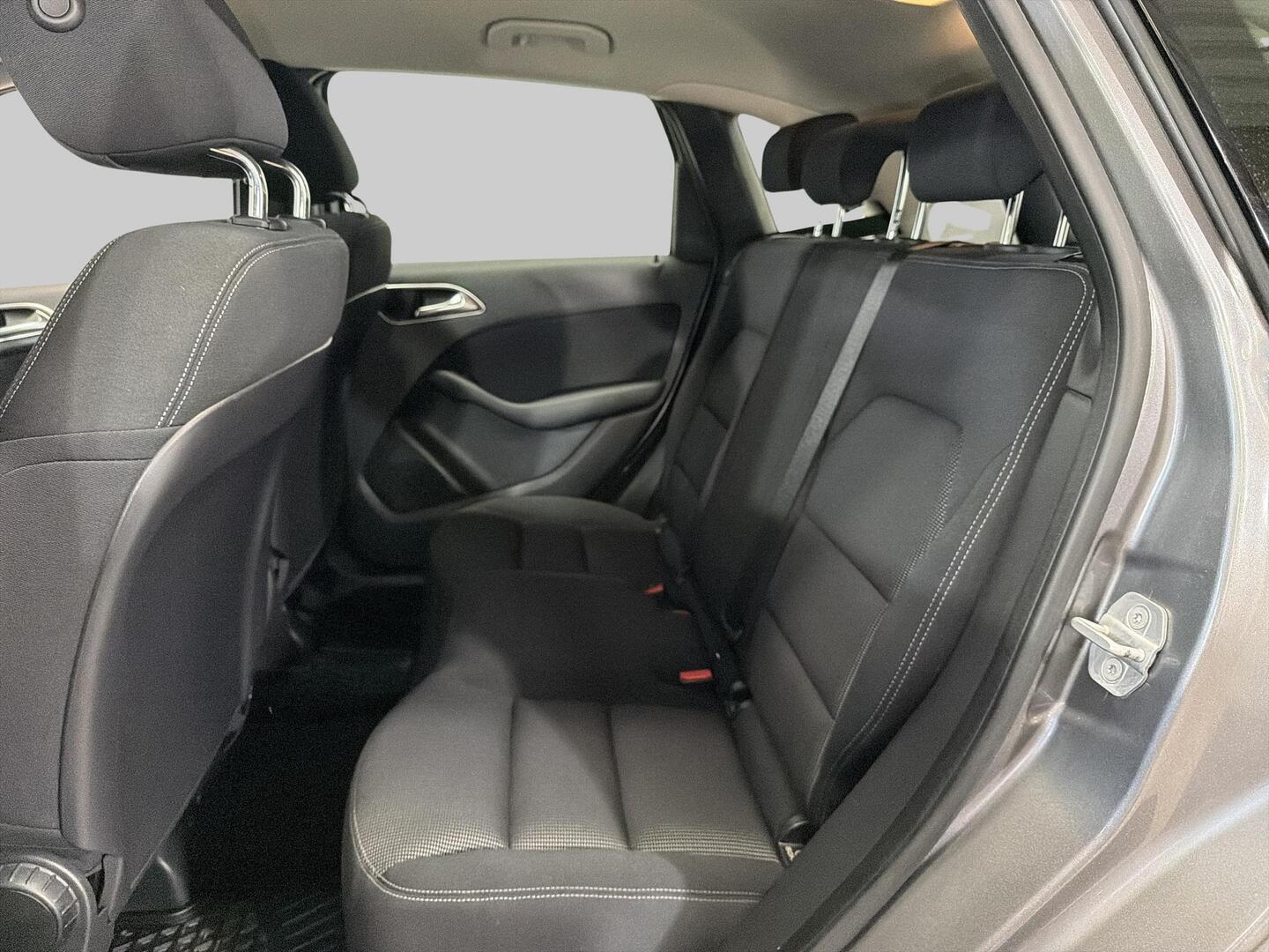 MERCEDES-BENZ B 2013