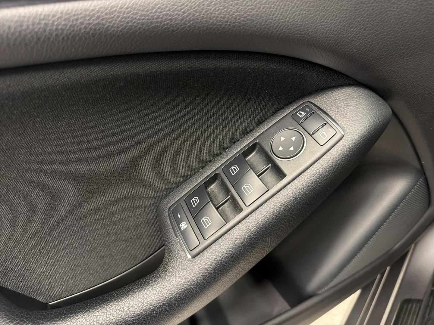 MERCEDES-BENZ B 2013