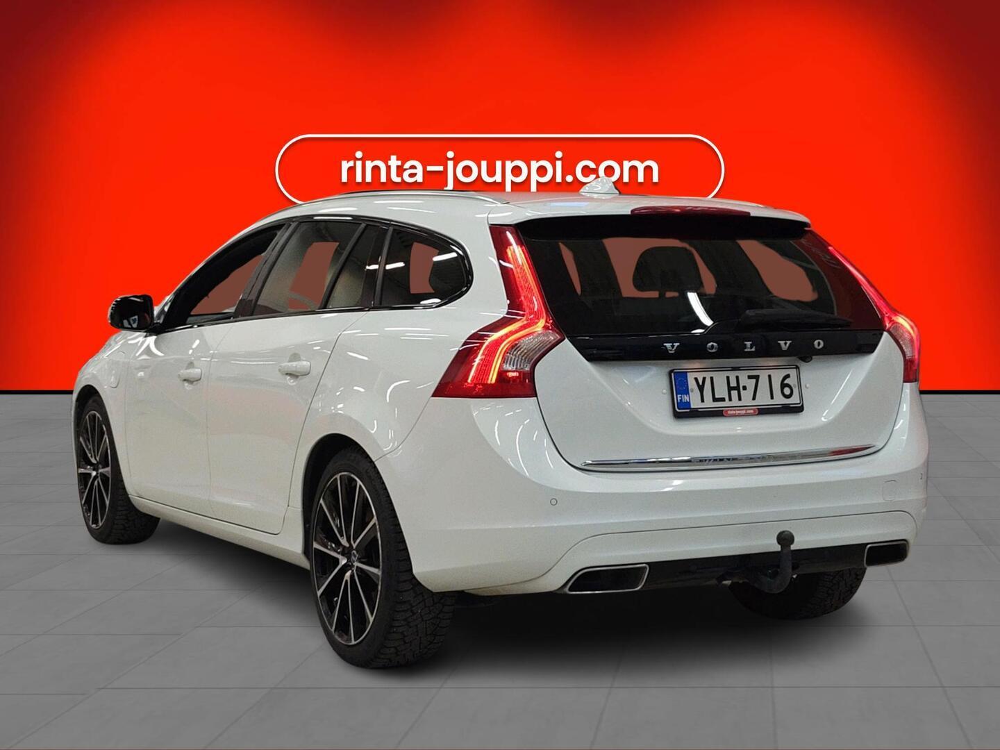 VOLVO V60 2015