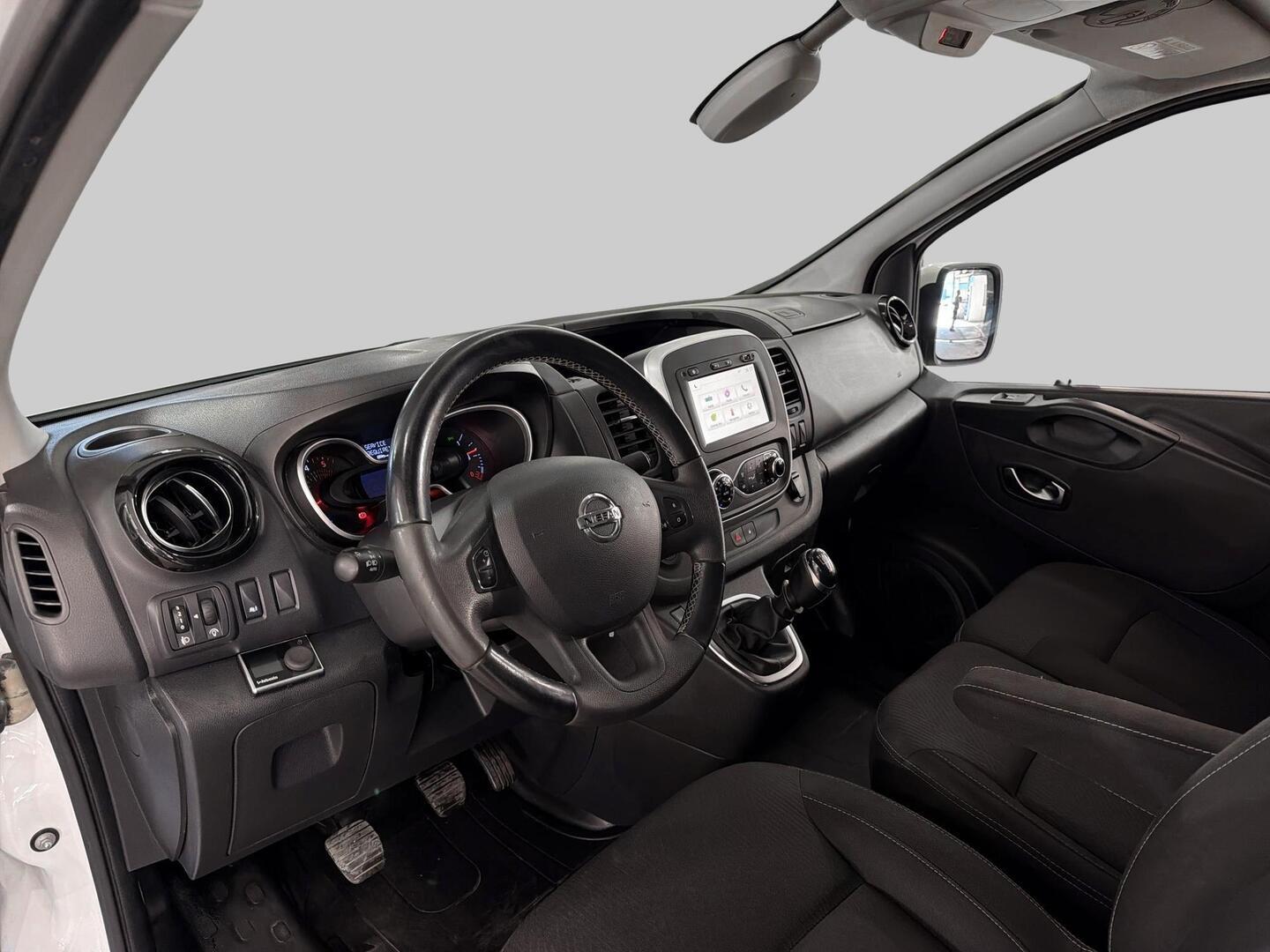 NISSAN NV300 2021