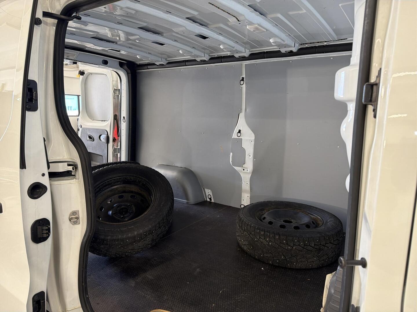 NISSAN NV300 2021