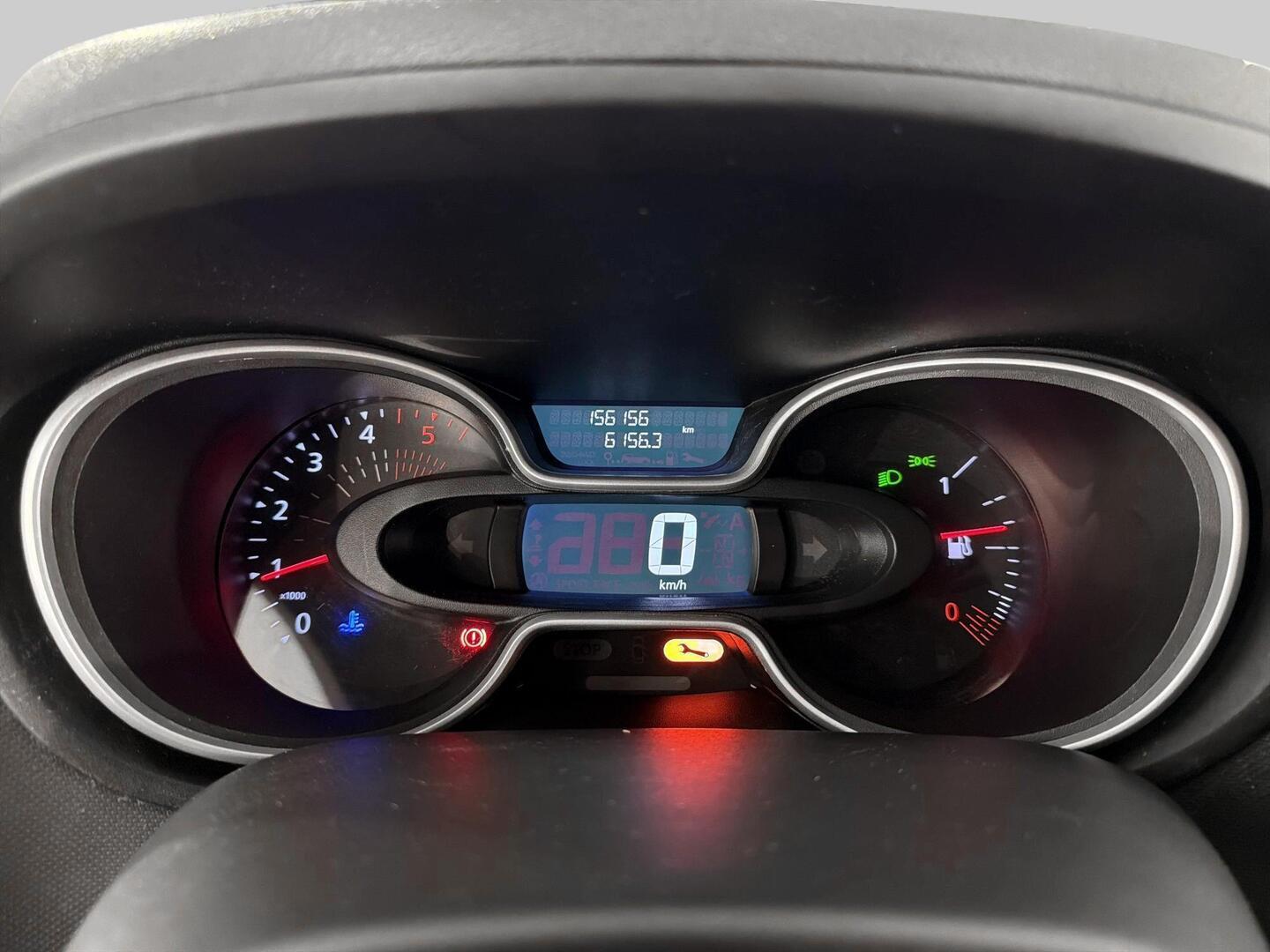NISSAN NV300 2021
