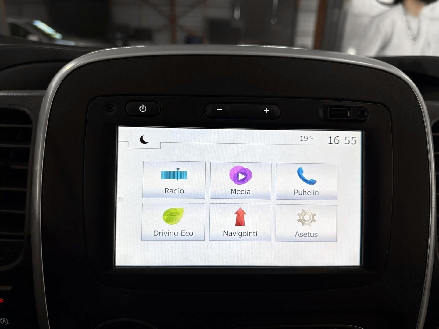 NISSAN NV300 2021