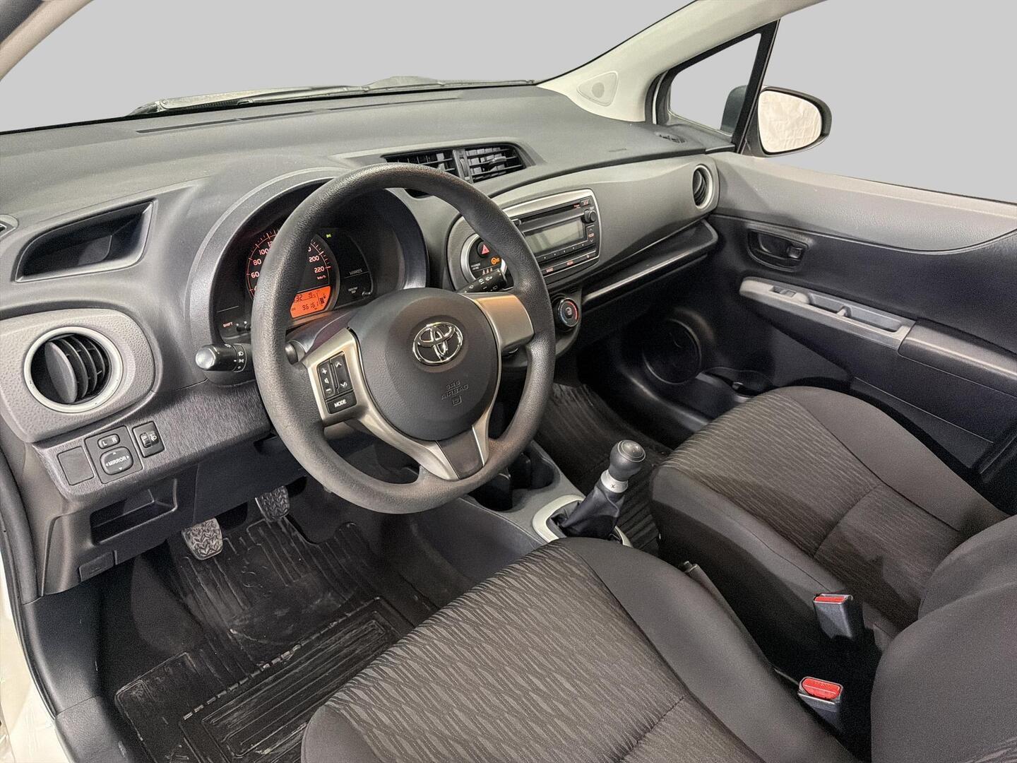 TOYOTA Yaris 2012