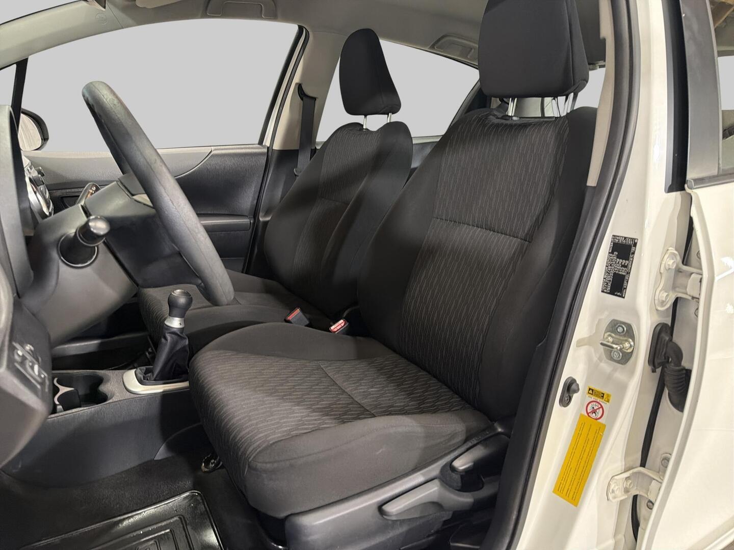 TOYOTA Yaris 2012