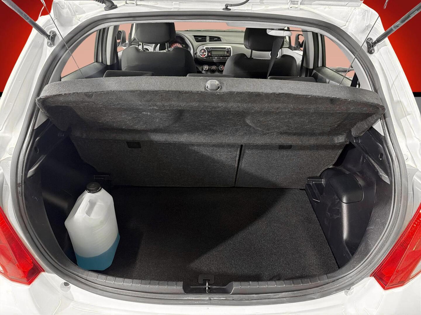 TOYOTA Yaris 2012