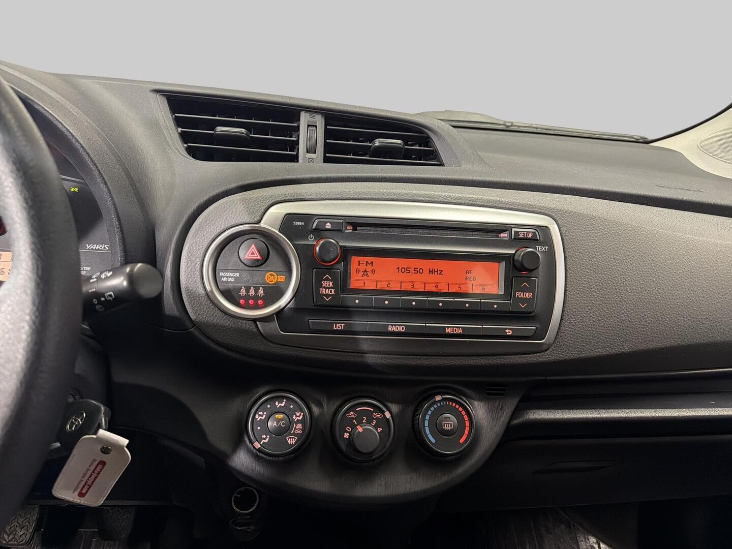 TOYOTA Yaris 2012