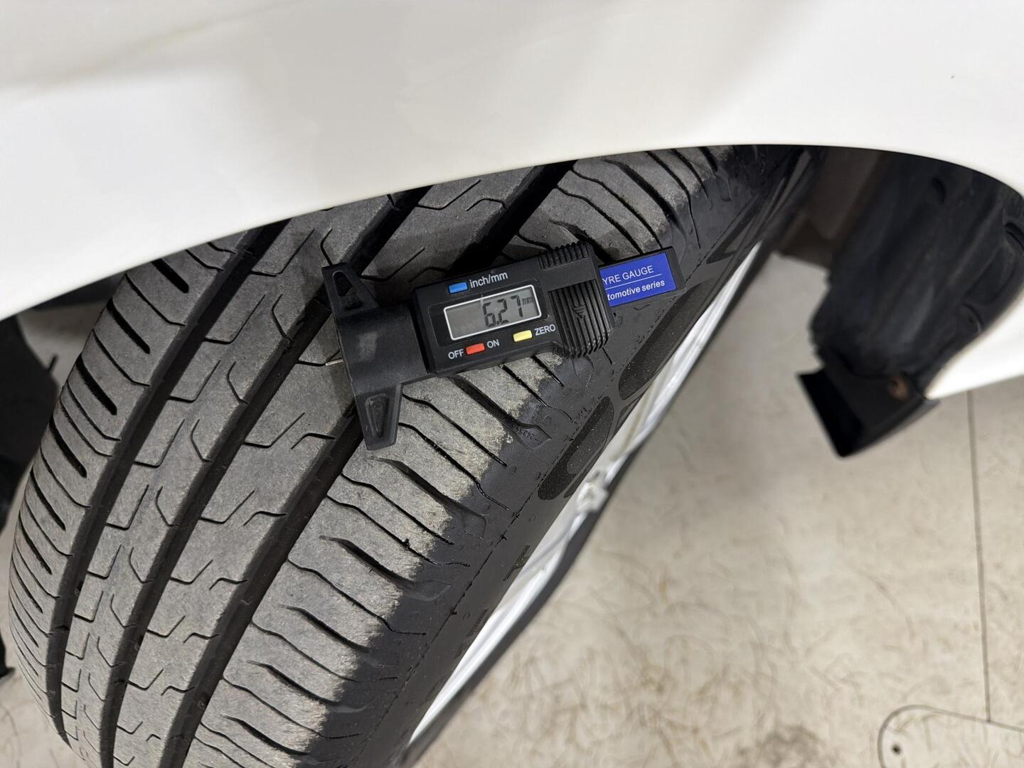 TOYOTA Yaris 2012