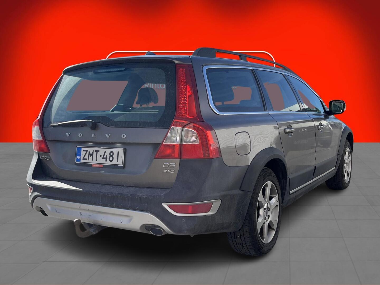 VOLVO XC70 2011