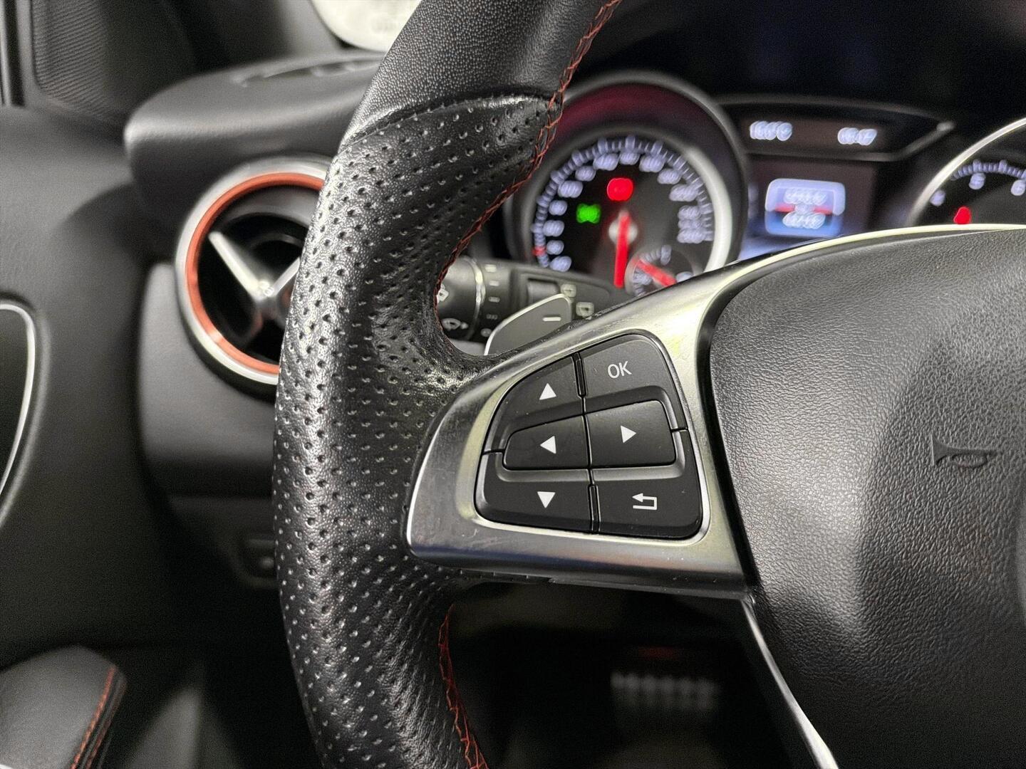 MERCEDES-BENZ GLA 2020