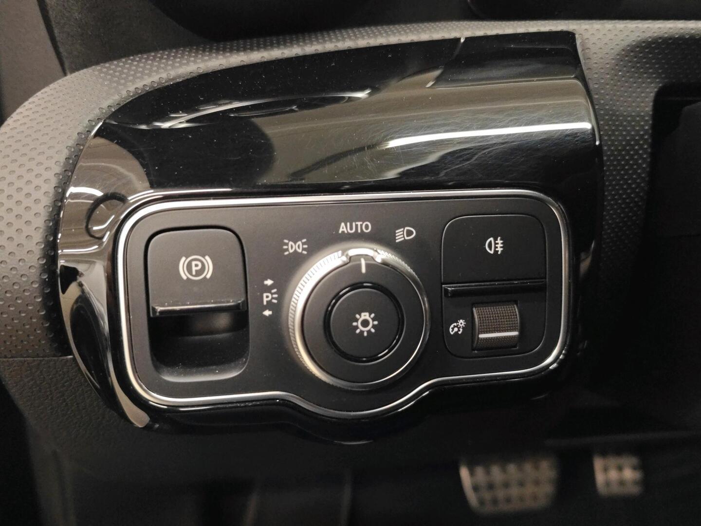 MERCEDES-BENZ A 2019