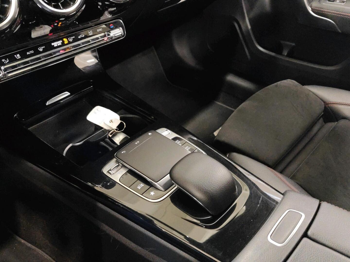 MERCEDES-BENZ A 2019