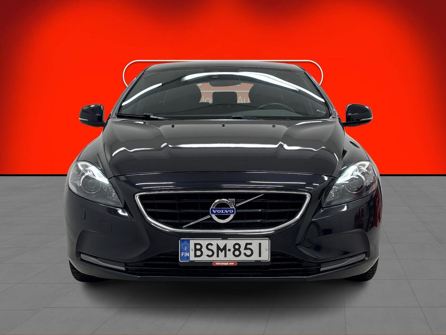VOLVO V40 2015