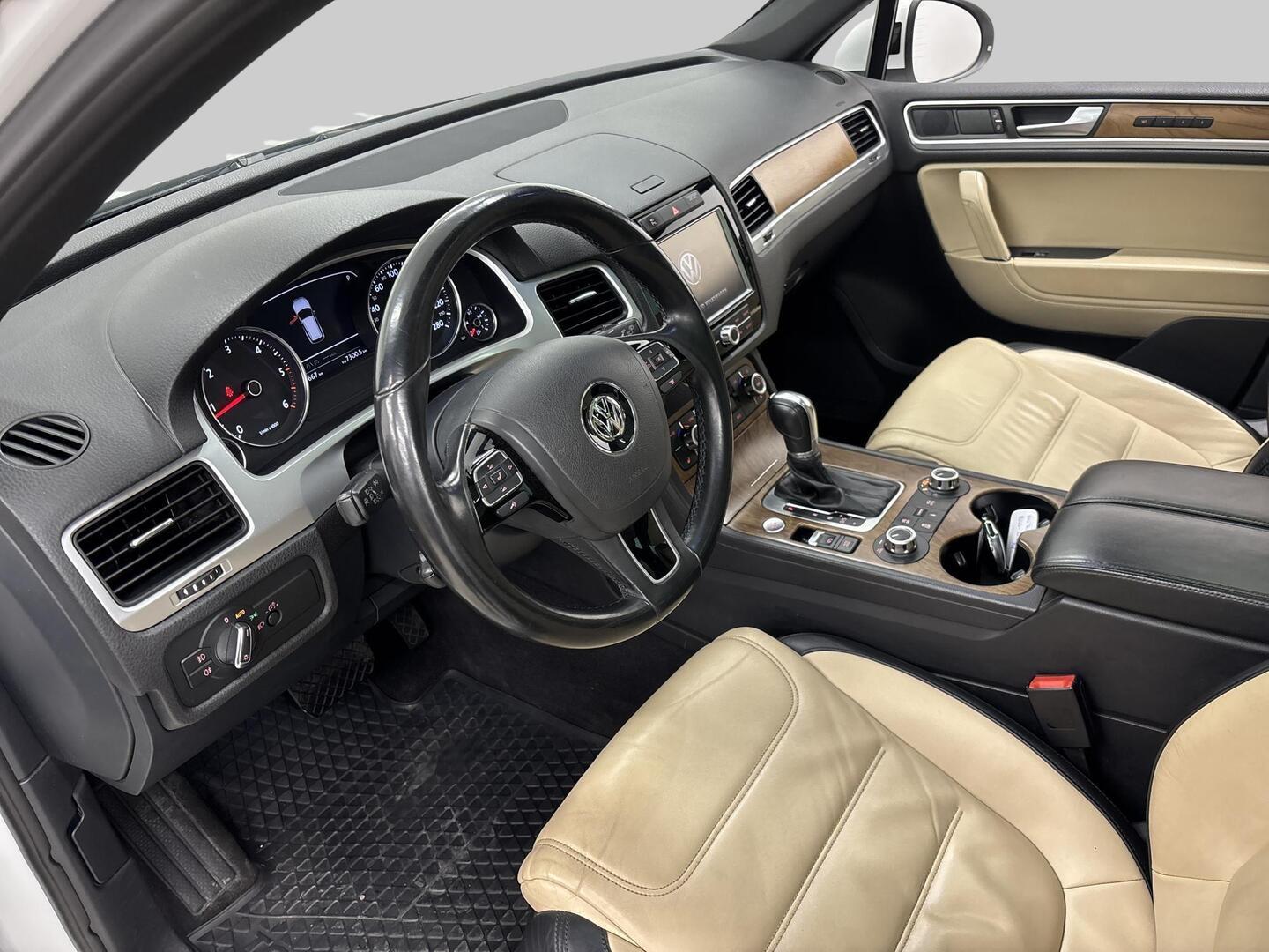 VOLKSWAGEN Touareg 2014