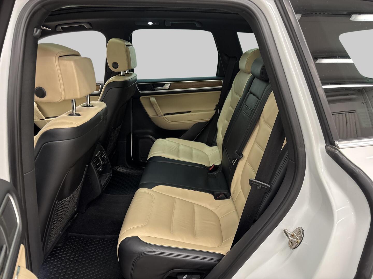 VOLKSWAGEN Touareg 2014