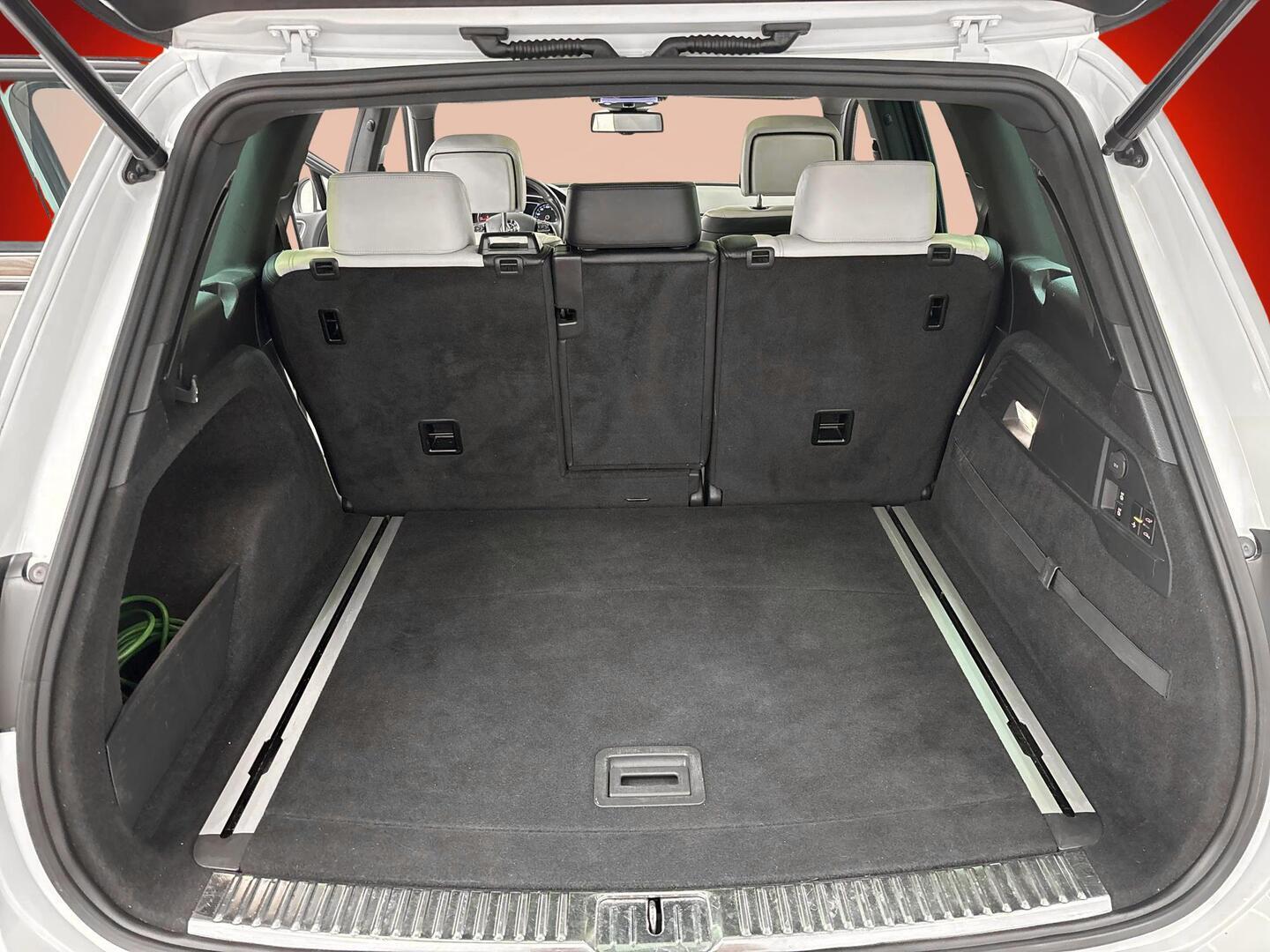 VOLKSWAGEN Touareg 2014