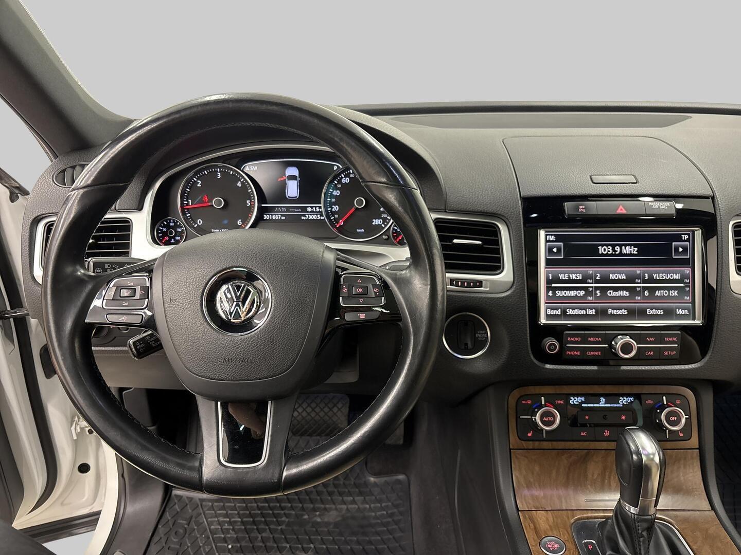 VOLKSWAGEN Touareg 2014