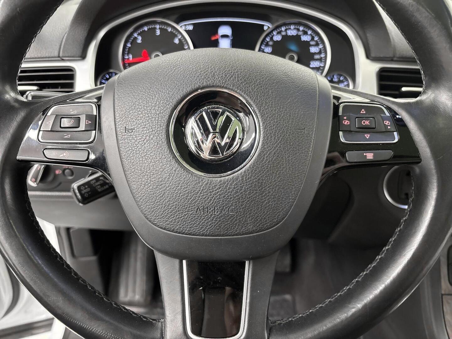 VOLKSWAGEN Touareg 2014