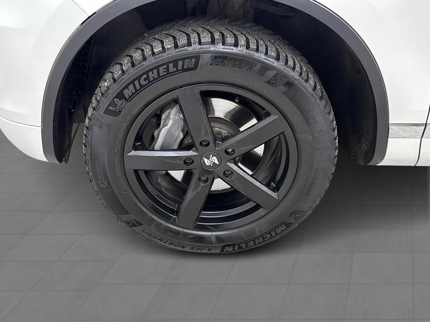 VOLKSWAGEN Touareg 2014