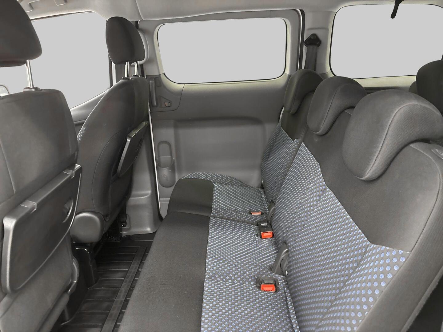 NISSAN NV200 2015