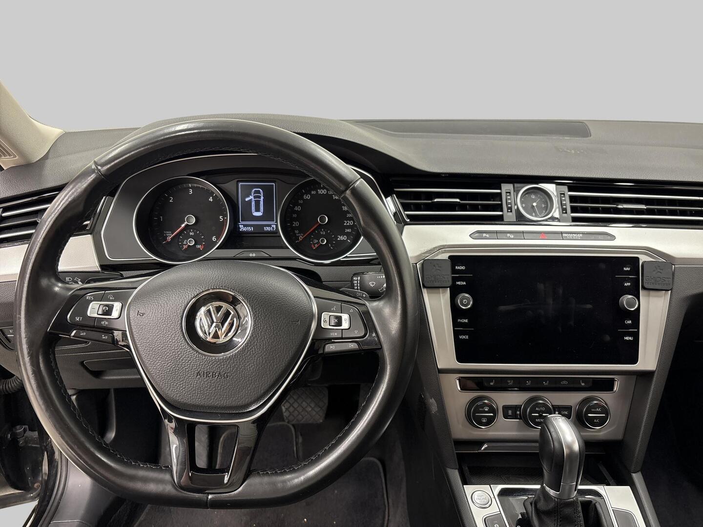 VOLKSWAGEN Passat 2019