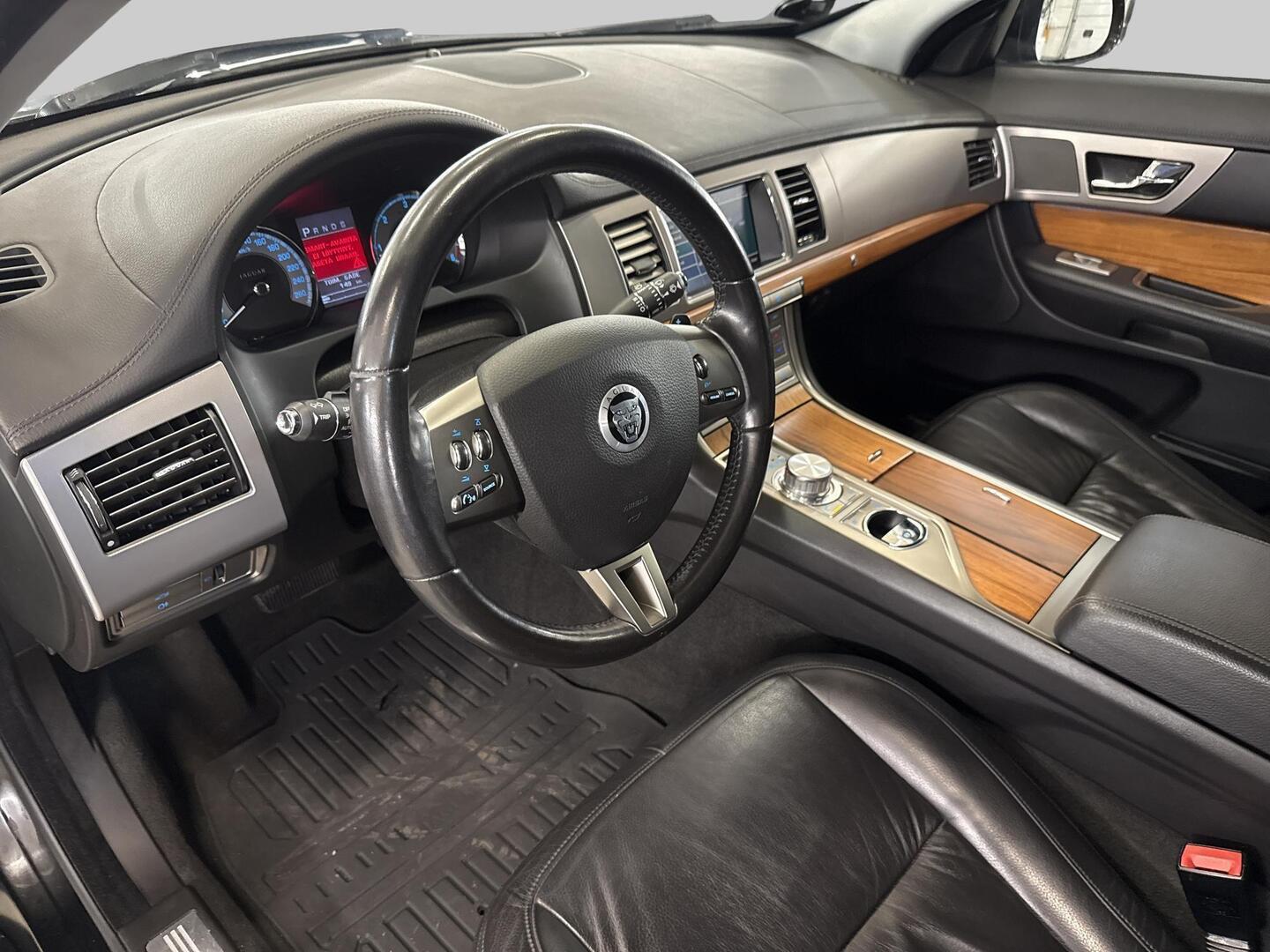 JAGUAR XF 2010
